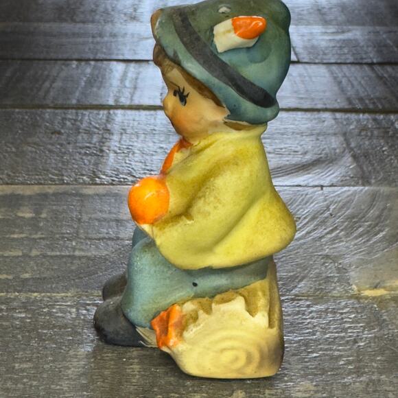 Vintage Salt Shaker Hummel Style Boy On Log - Picture 4 of 7
